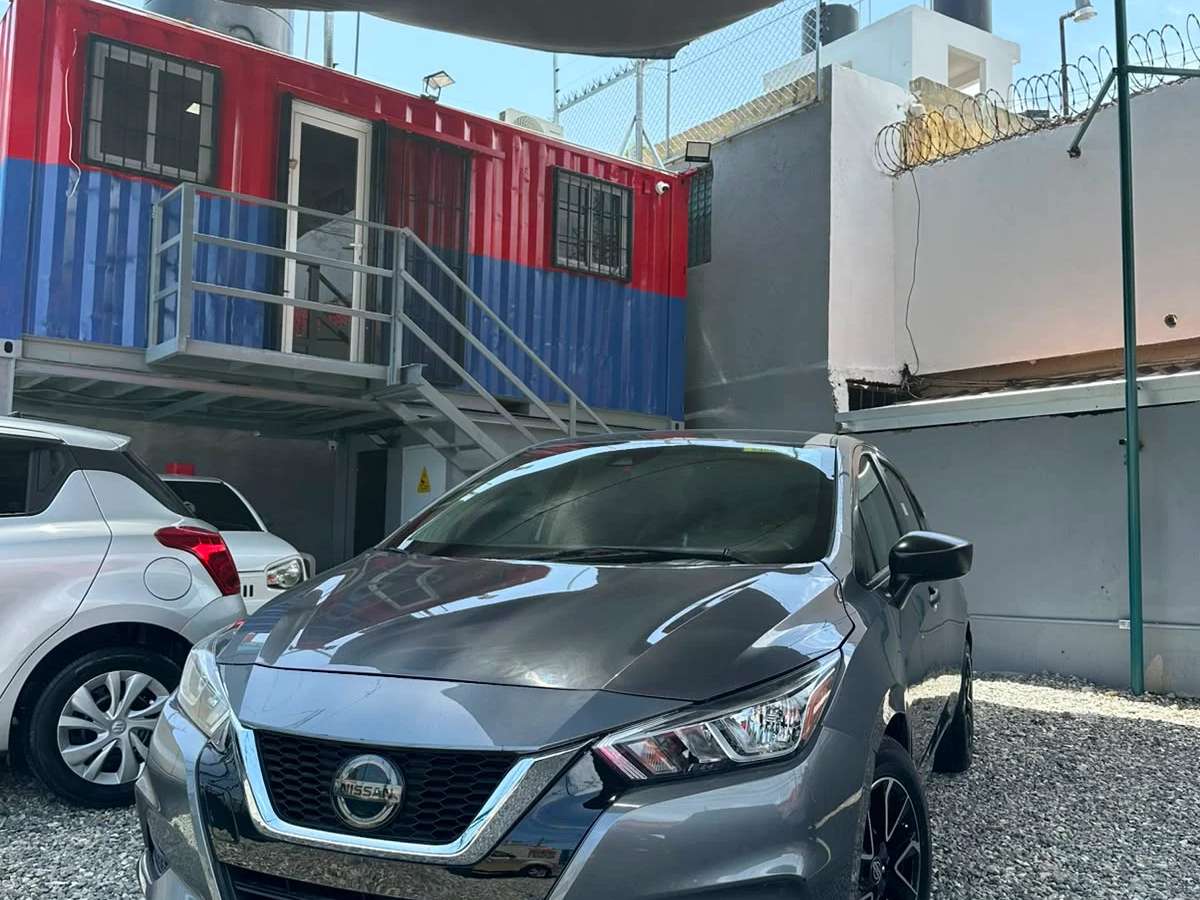 2020 Nissan Versa SV usado en venta por Flocemar auto import