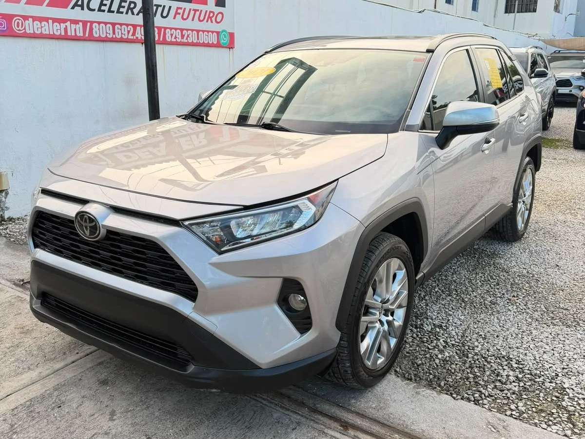 2021 Toyota RAV4 XLE Premium usado en venta por DEALER UNO 