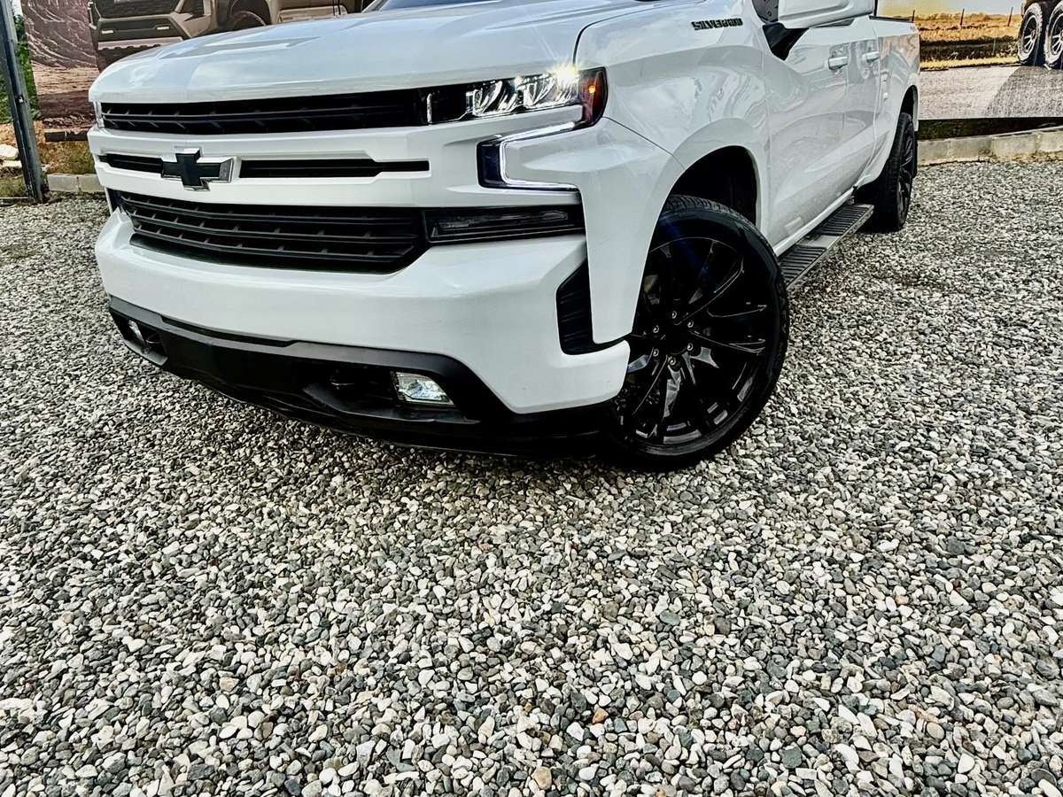 2021 Chevrolet Silverado Custom usado en venta por Light Auto Import