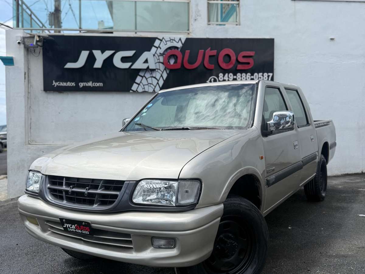2003 Isuzu KB usado en venta por JYCA AUTOS