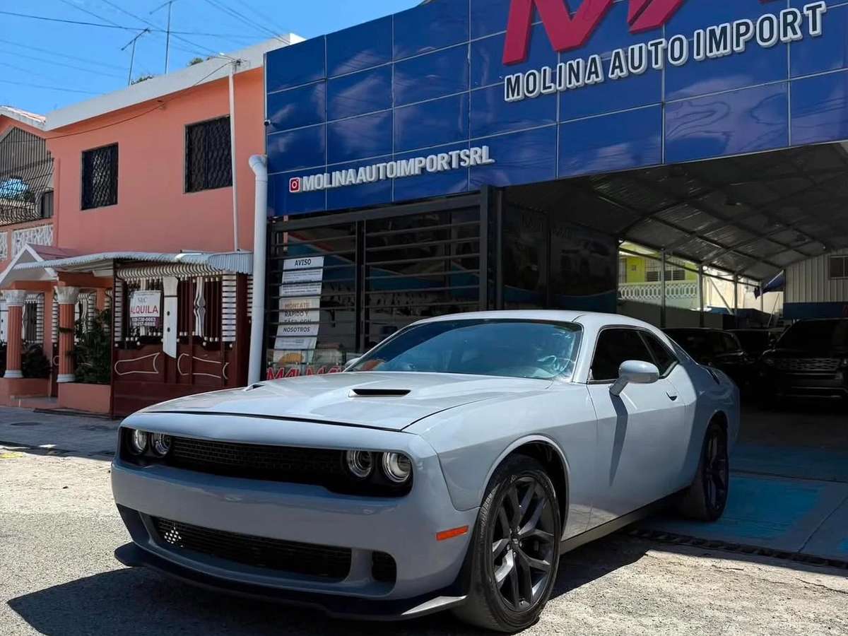 2020 Dodge Challenger SXT usado en venta por Molina Auto Import