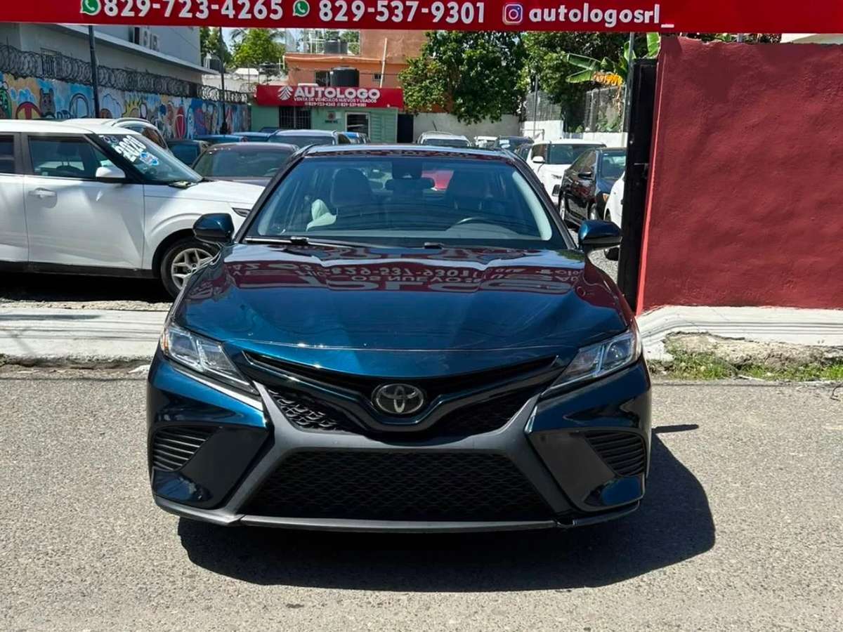 2020 Toyota Camry SE usado en venta por Molina Auto Import