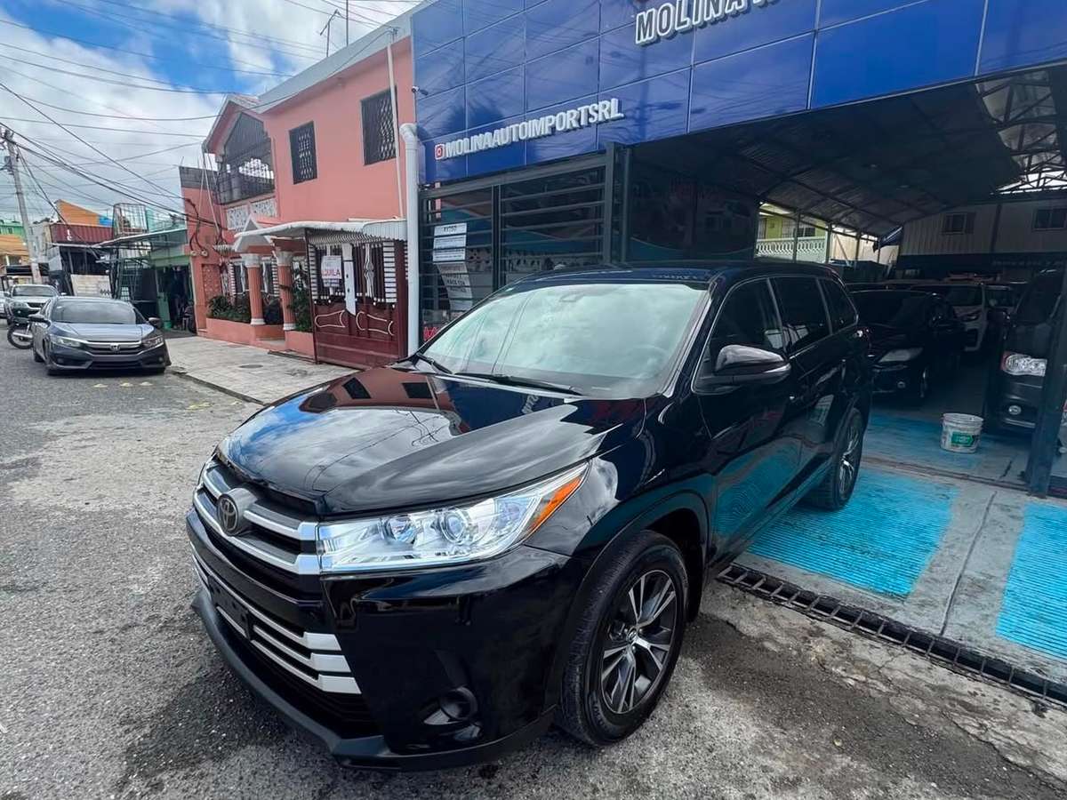 2019 Toyota Highlander LE usado en venta por Molina Auto Import