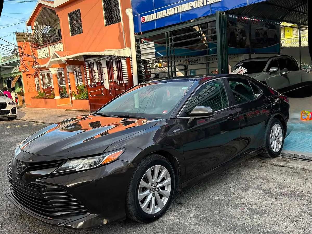 2019 Toyota Camry LE usado en venta por Autologo