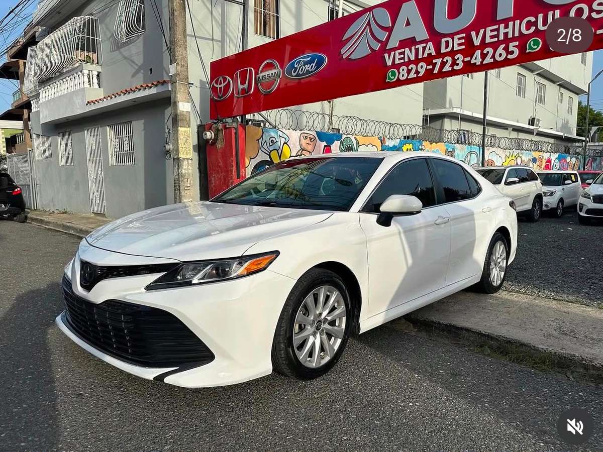 2019 Toyota Camry LE usado en venta por Autologo