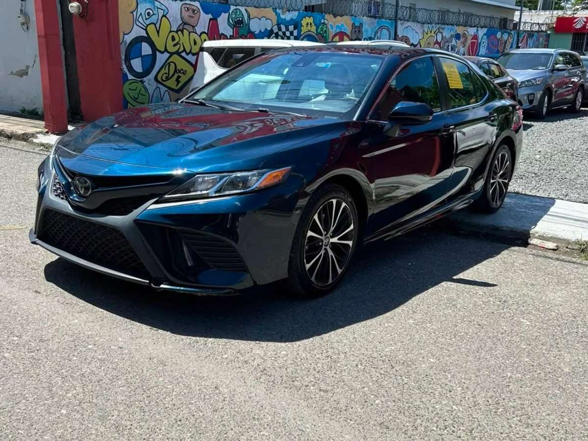 2020 Toyota Camry SE usado en venta por Autologo
