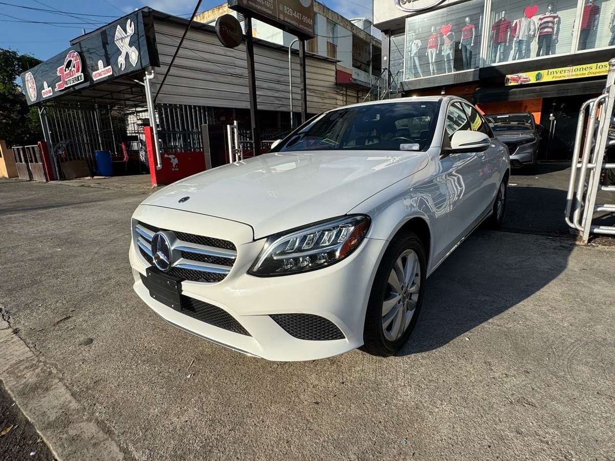 2019 Mercedes Benz C usado en venta por Inversiones los Olivos Auto Import 