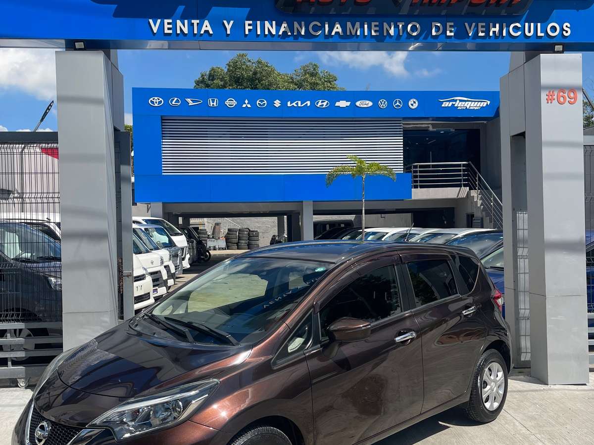 2020 Nissan Note SV usado en venta por Arlequín Auto Import 