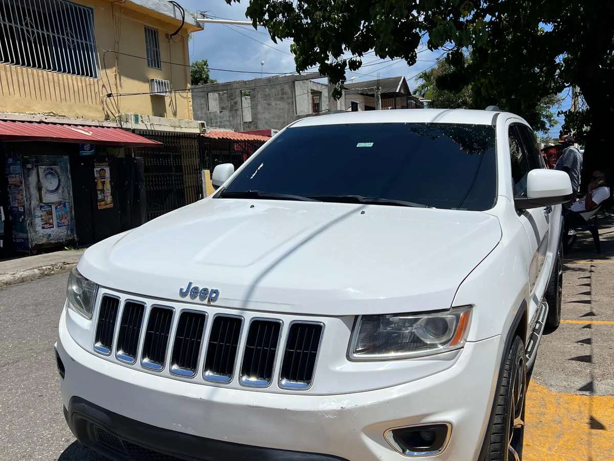 2014 Jeep Grand Cherokee Laredo usado en venta por D' PAPAMO AUTO IMPORT