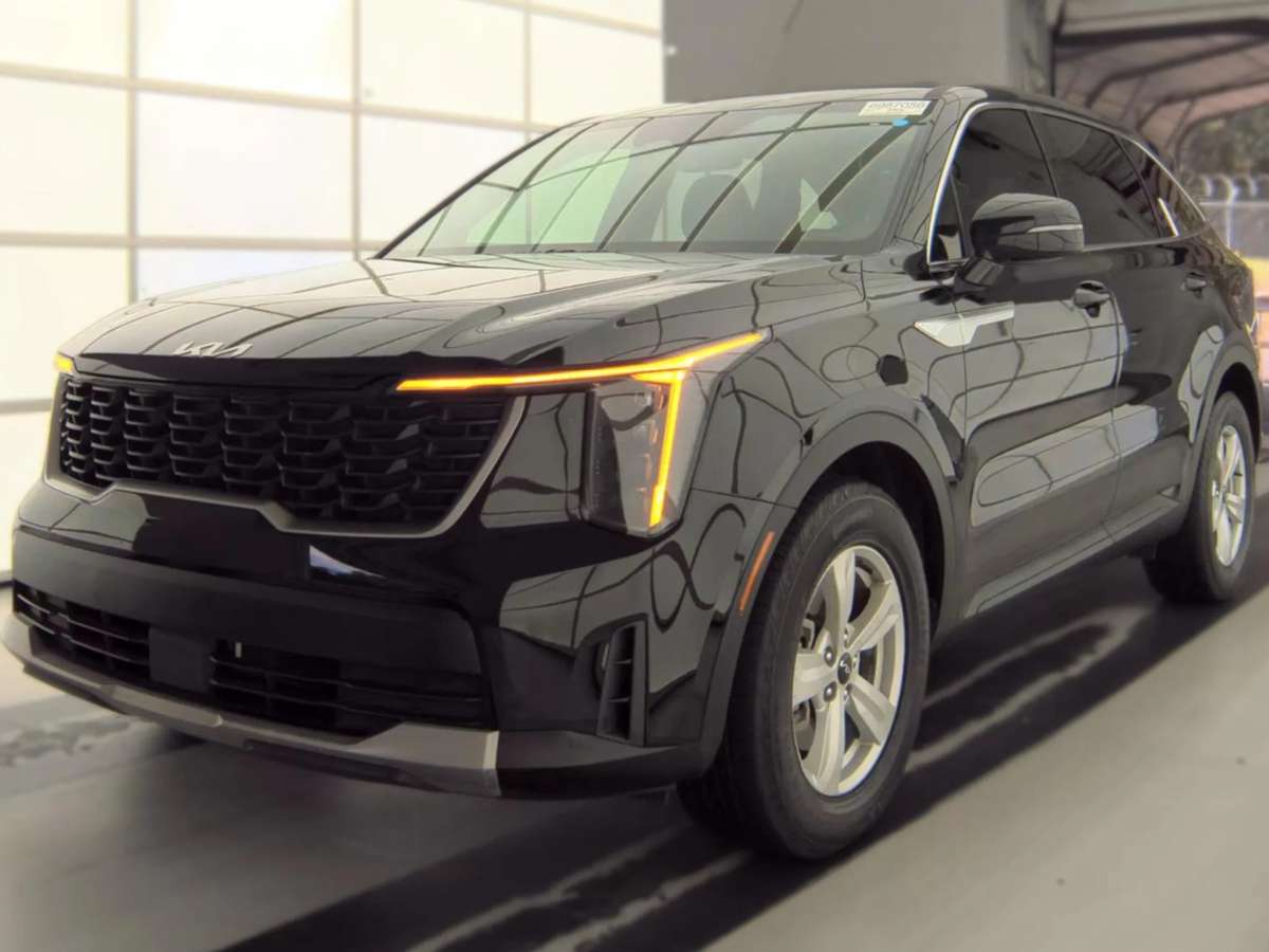 2025 Kia Sorento LX usado en venta por RAM MEGA AUTOS