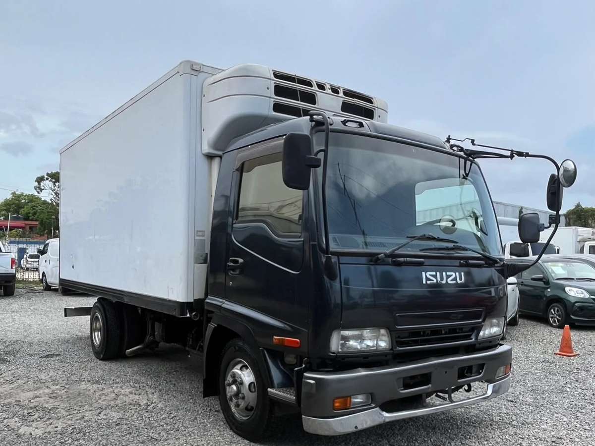 2006 Isuzu Camion Refrigerado usado en venta por Subascar Motors