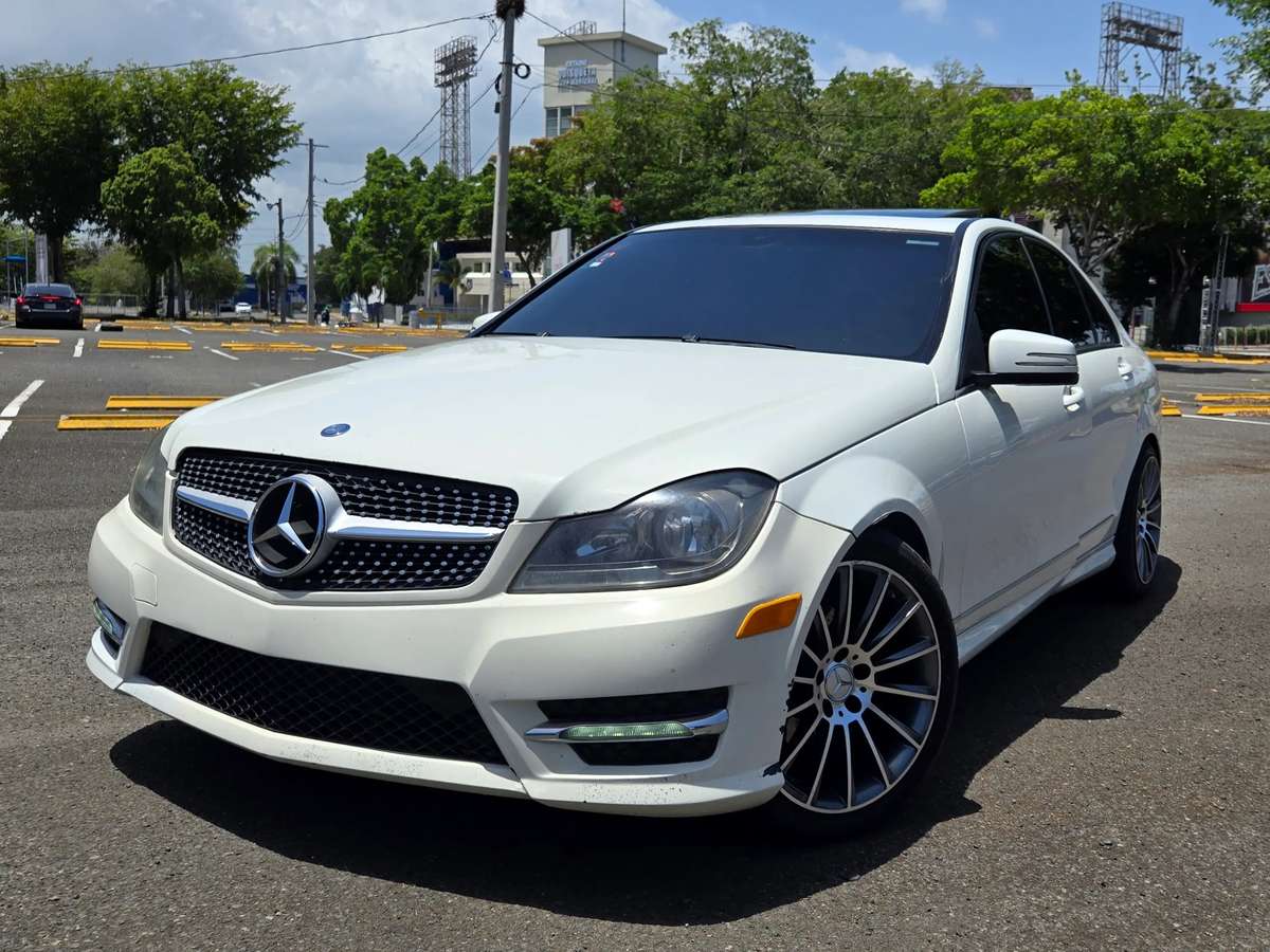 2012 Mercedes Benz C 300 4 Matic usado en venta por AJ Auto Import