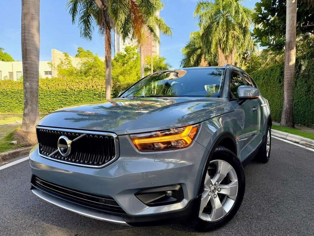 2021 Volvo XC40 T4 Momemtum usado en venta por RumiAutos