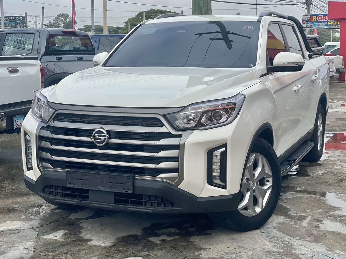 2023 Hino 200 usado en venta por A.R GRULLON AUTOS
