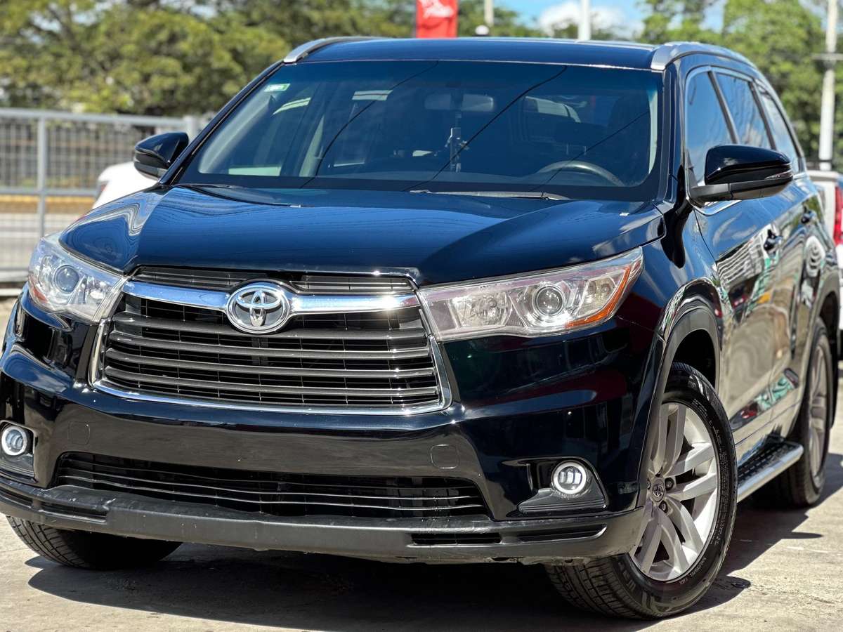 2015 Toyota Highlander LE usado en venta por A.R GRULLON AUTOS