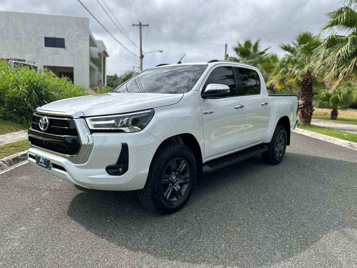 2025 Toyota Hilux SRV usado en venta por Autofesa