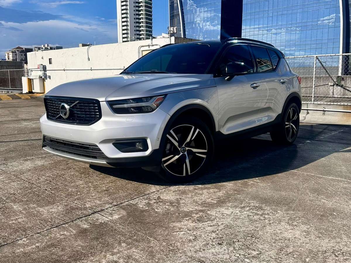 2019 Volvo XC40 T5 R-DESING usado en venta por AUTO BOUTIQUE