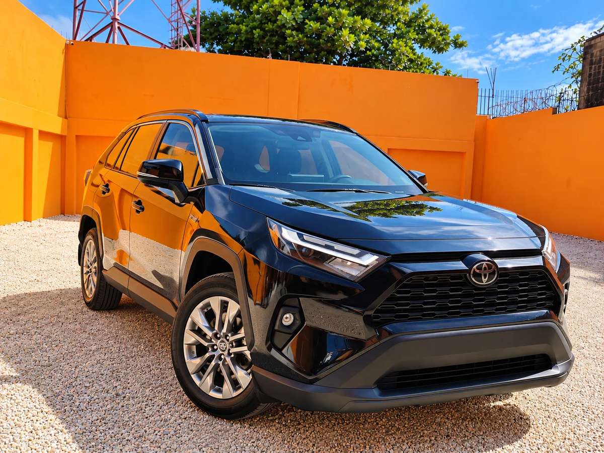 2023 Toyota RAV4 XLE usado en venta por BLUE PRINT AUTO MALL