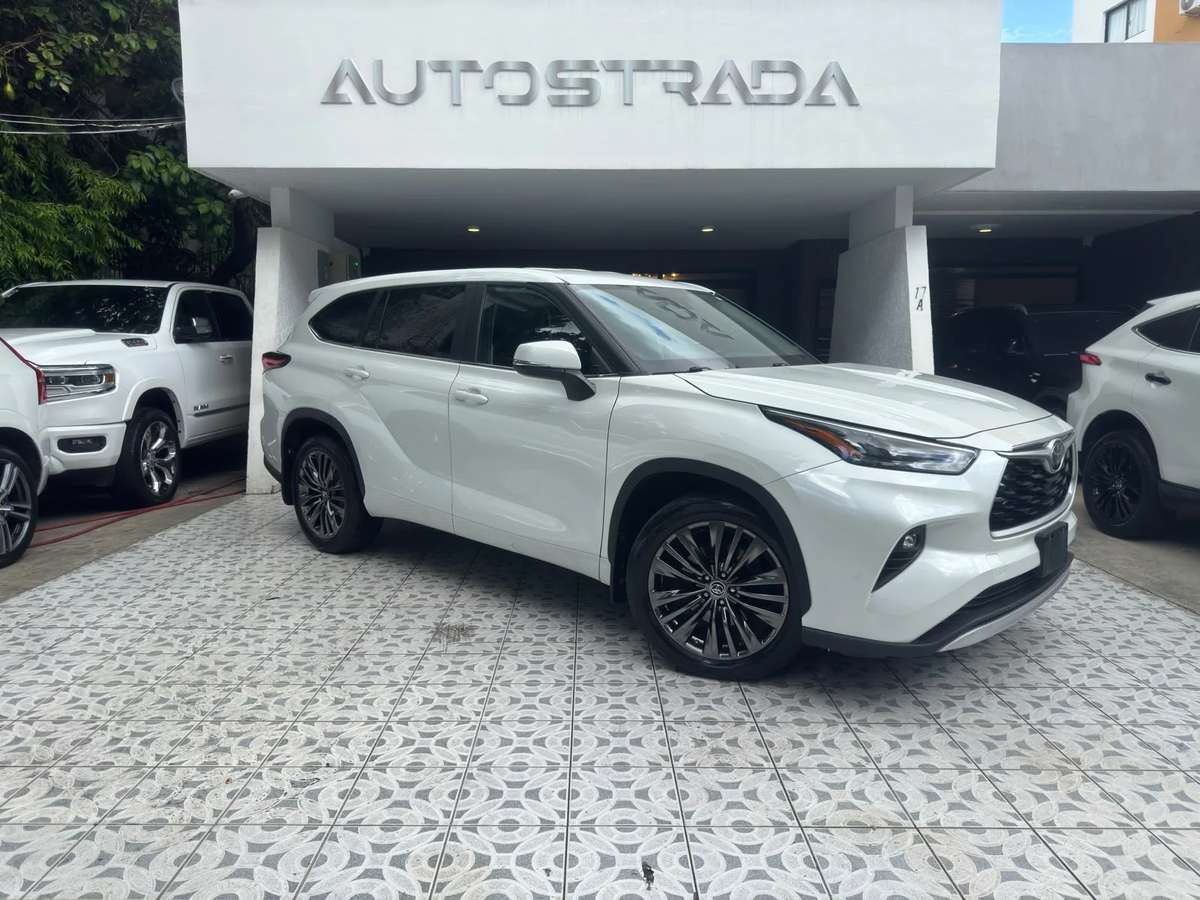 2023 Toyota Highlander LE usado en venta por Autostrada