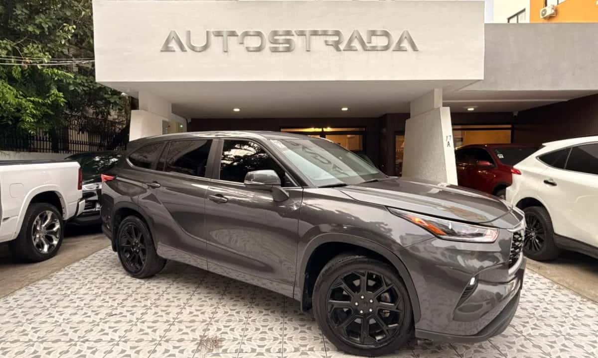 2023 Toyota Highlander LE usado en venta por Autostrada 