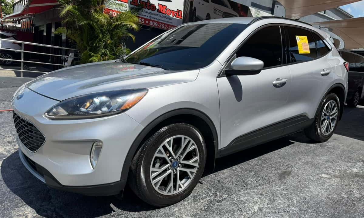 2020 Ford Escape SEL Ecoboost usado en venta por J Y E AUTOMOVIL