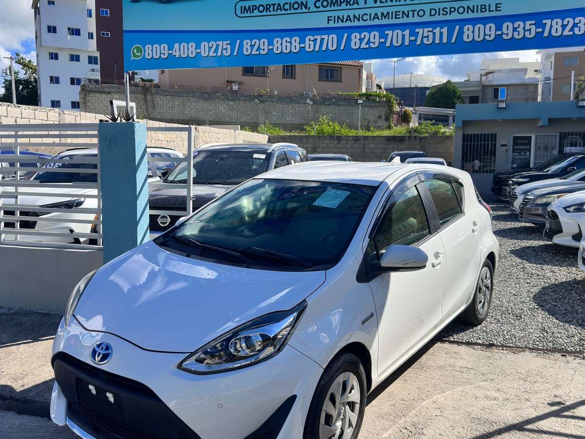 2020 Toyota Aqua Hibrido usado en venta por Matos Auto Sales RA 