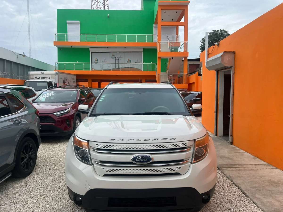 2012 Ford Explorer XLT usado en venta por Interstellar Motors