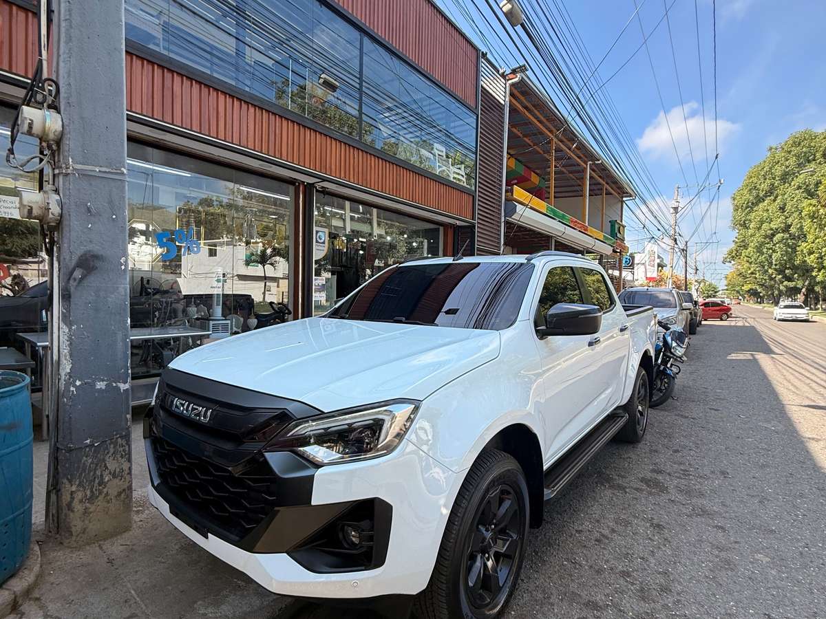 2025 Isuzu DMAX LSE usado en venta por Braylin Hernandez
