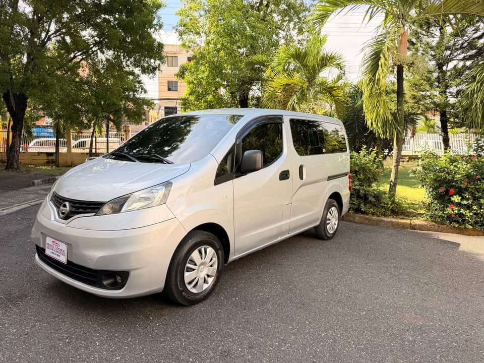 2019 Nissan NV 200 usado en venta por HNOS ACOSTA AUTO IMPORT