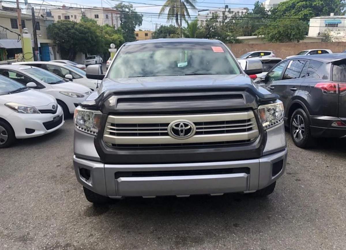 2015 Toyota Tundra SR5 usado en venta por Príncipe Auto Import