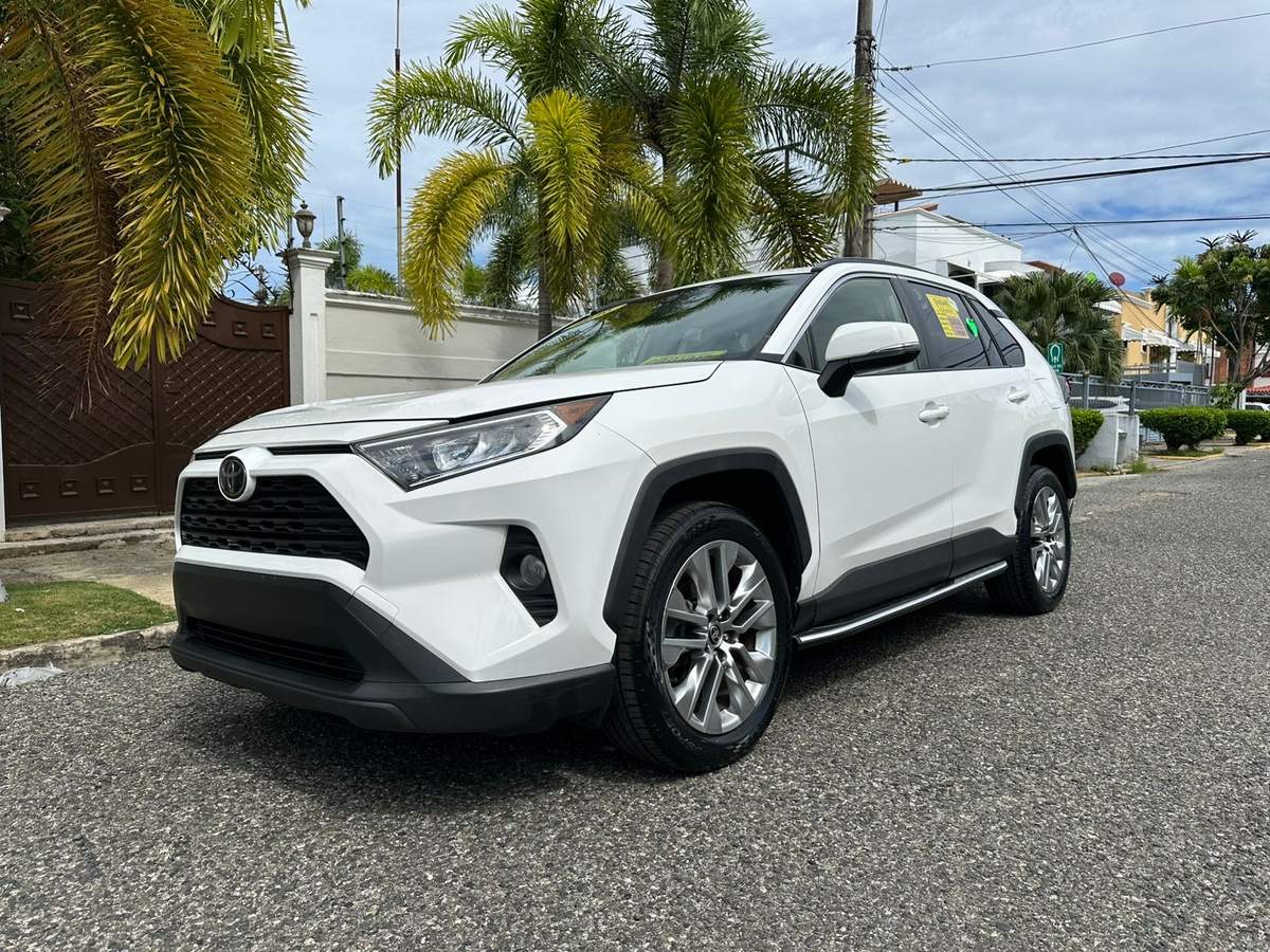 2020 Toyota RAV4 XLE usado en venta por Visión Motors