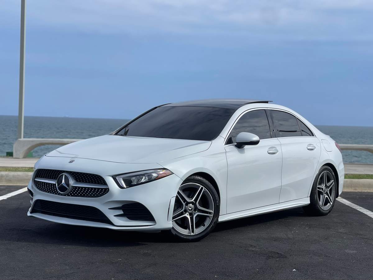 2019 Mercedes Benz A 220 AMG usado en venta por AQUIN RD SRL 