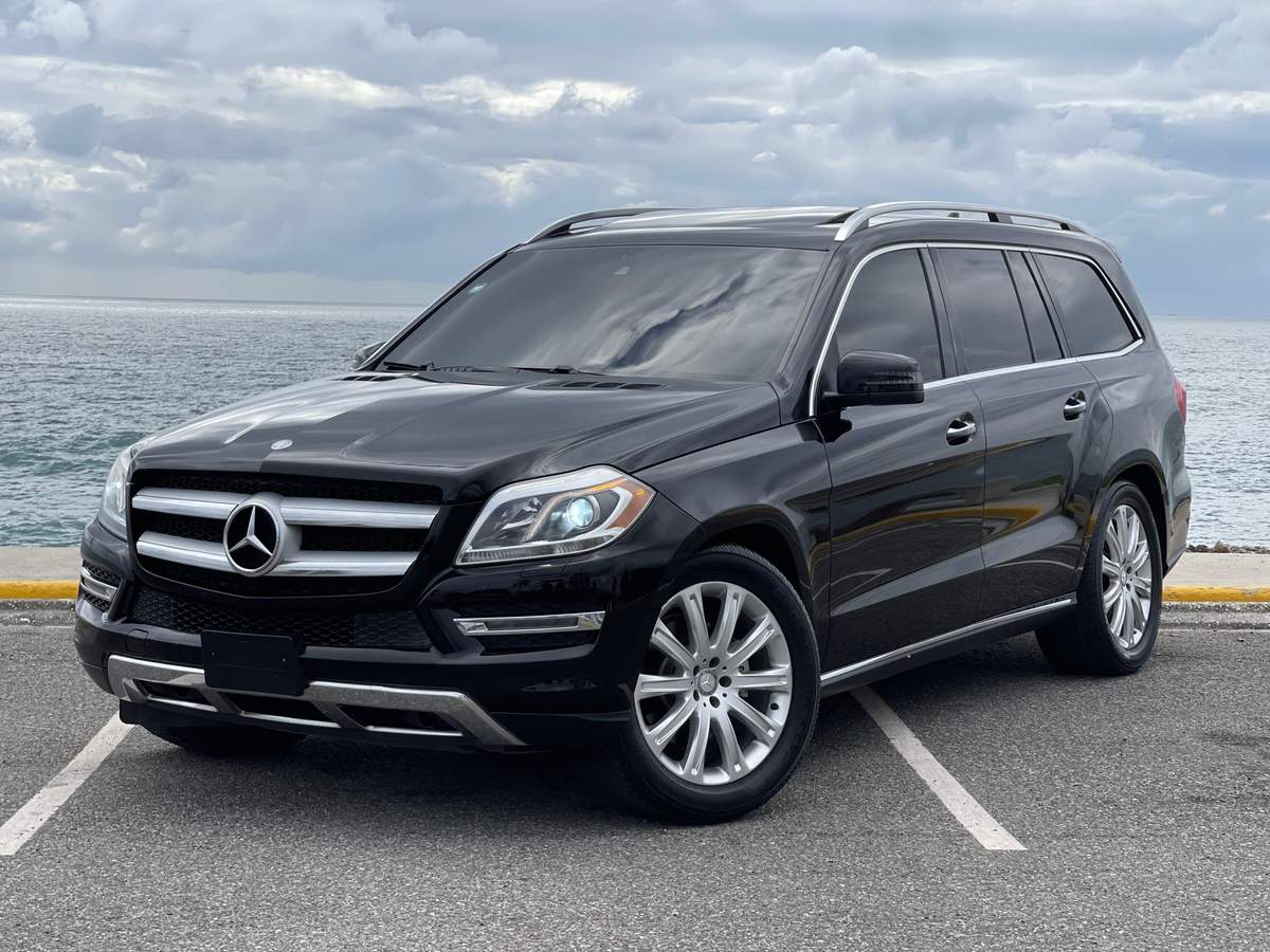 2015 Mercedes Benz GL 450 usado en venta por AQUIN RD SRL