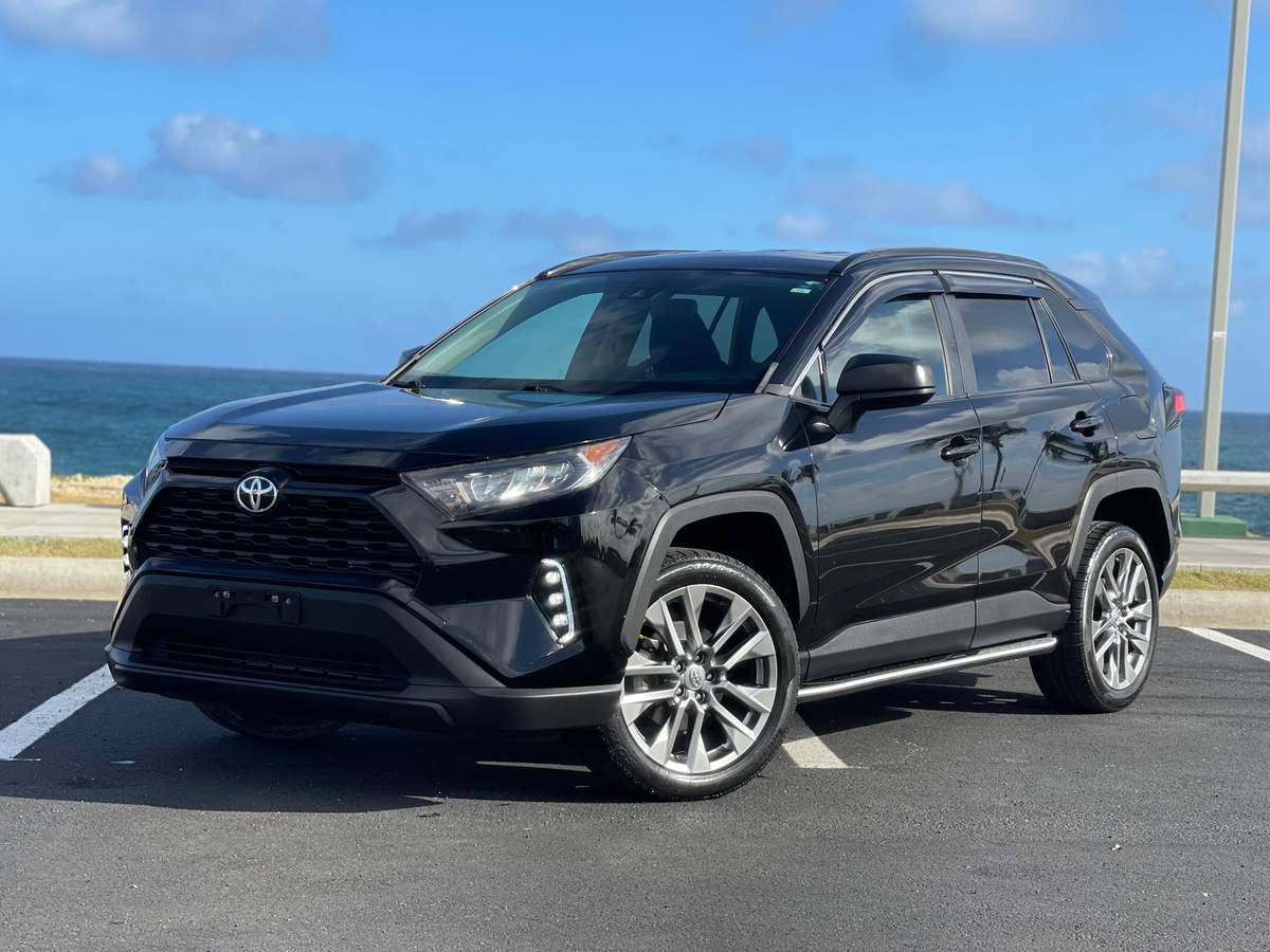 2021 Toyota RAV4 LE usado en venta por AQUIN RD SRL