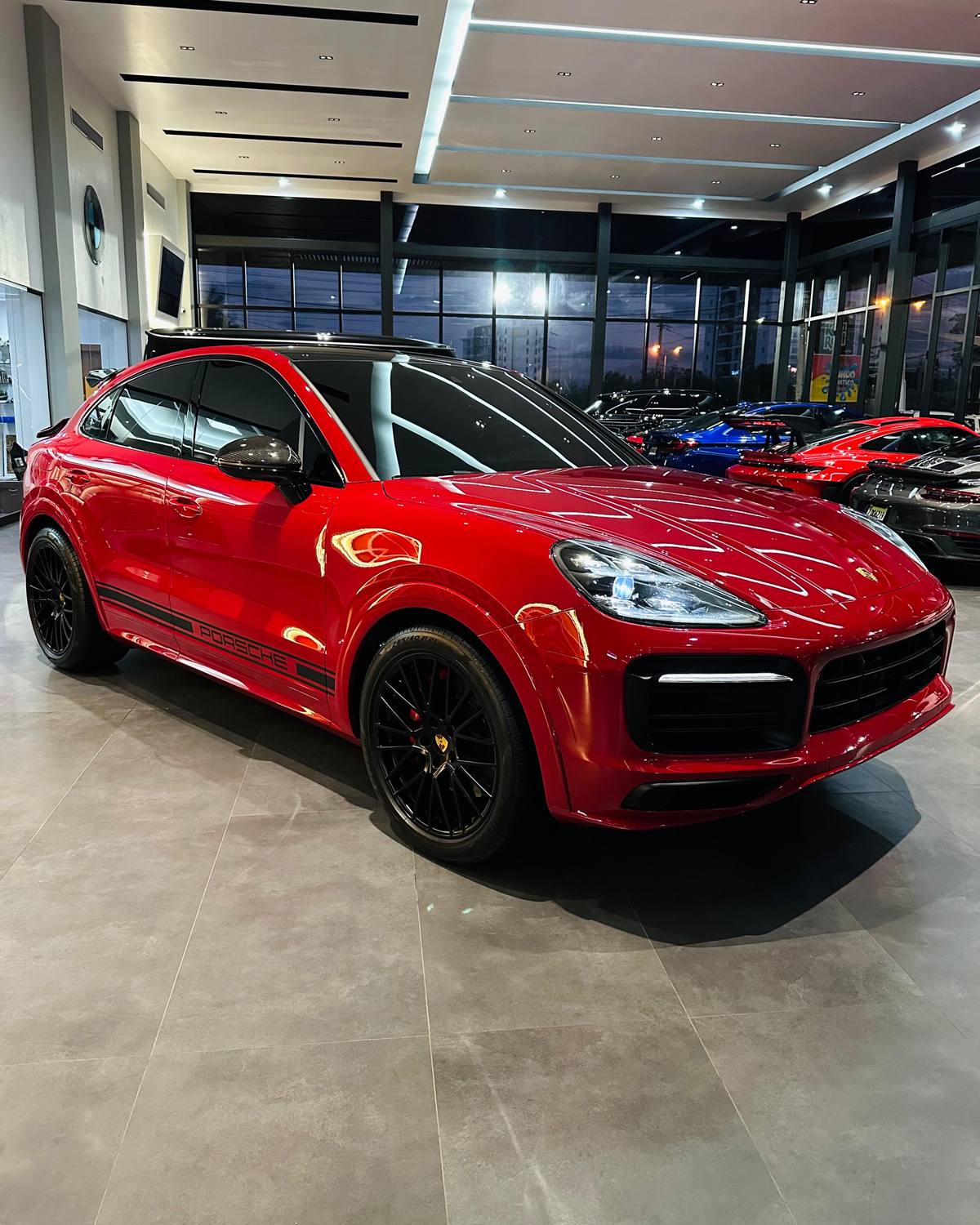 Porsche Cayenne Coupe GTS 2021 - Miniatura 3