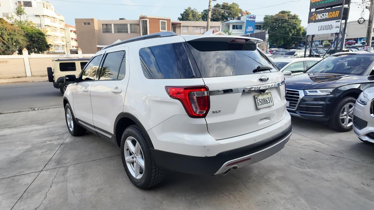 Ford Explorer XLT 4WD 2016 - miniatura 3