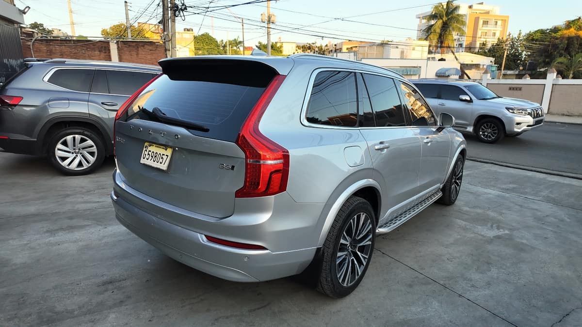 Volvo XC90 Momentum B6 2022 - miniatura 3