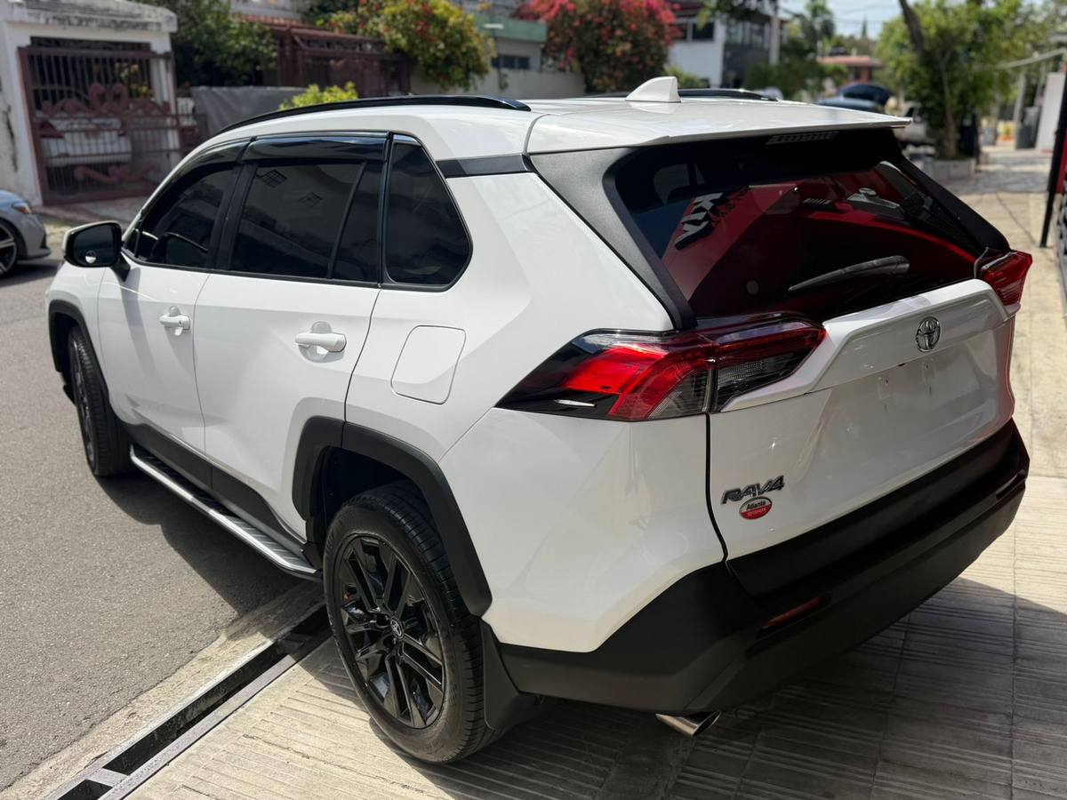 Toyota RAV4 XLE 2020 - miniatura 2