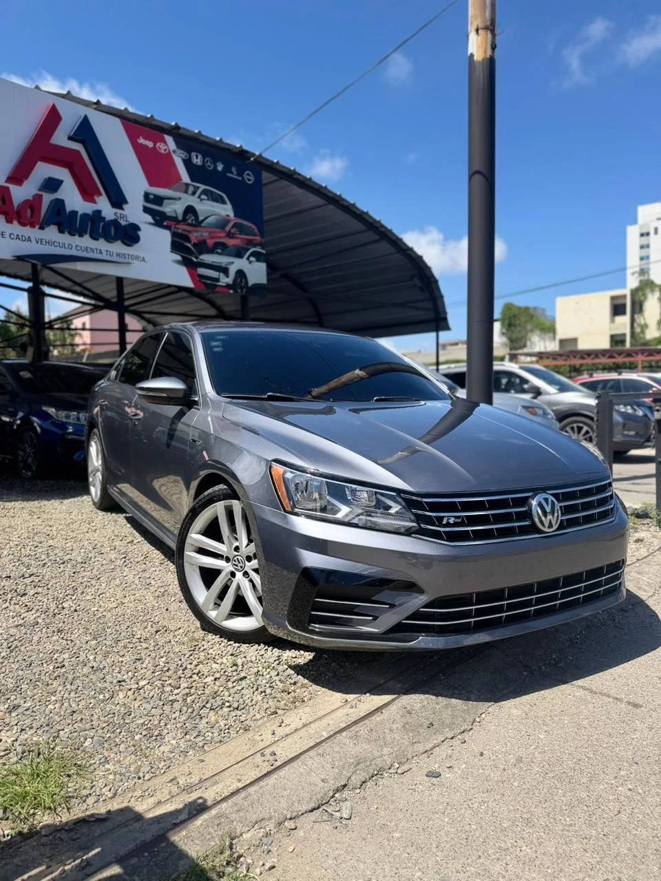 Volkswagen Passat R-Line 2018 - miniatura 2