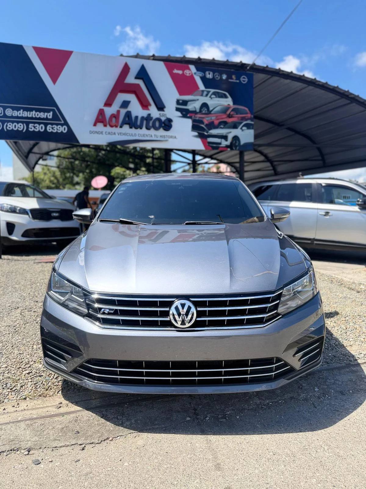 Volkswagen Passat R-Line 2018 - miniatura 1