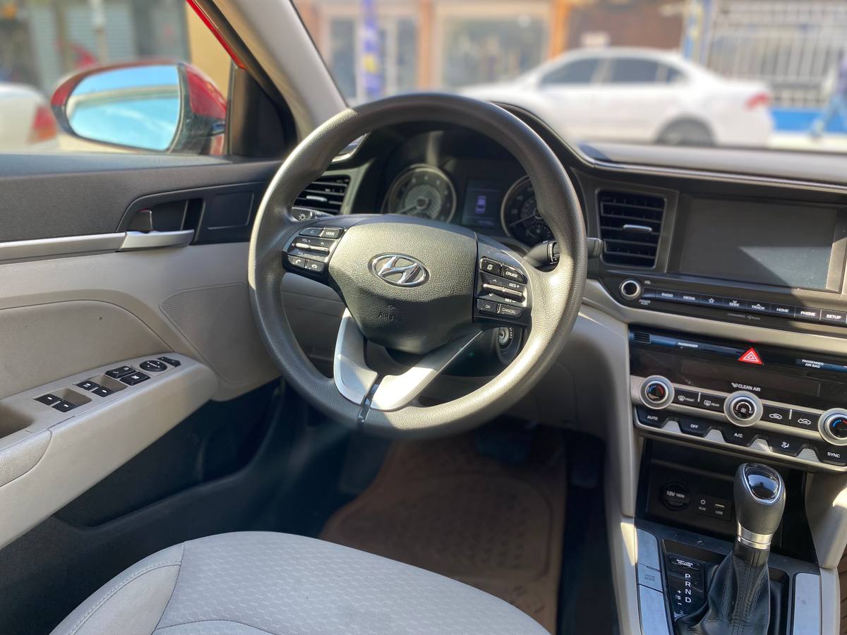 Hyundai Elantra SEL 2020 - miniatura 9