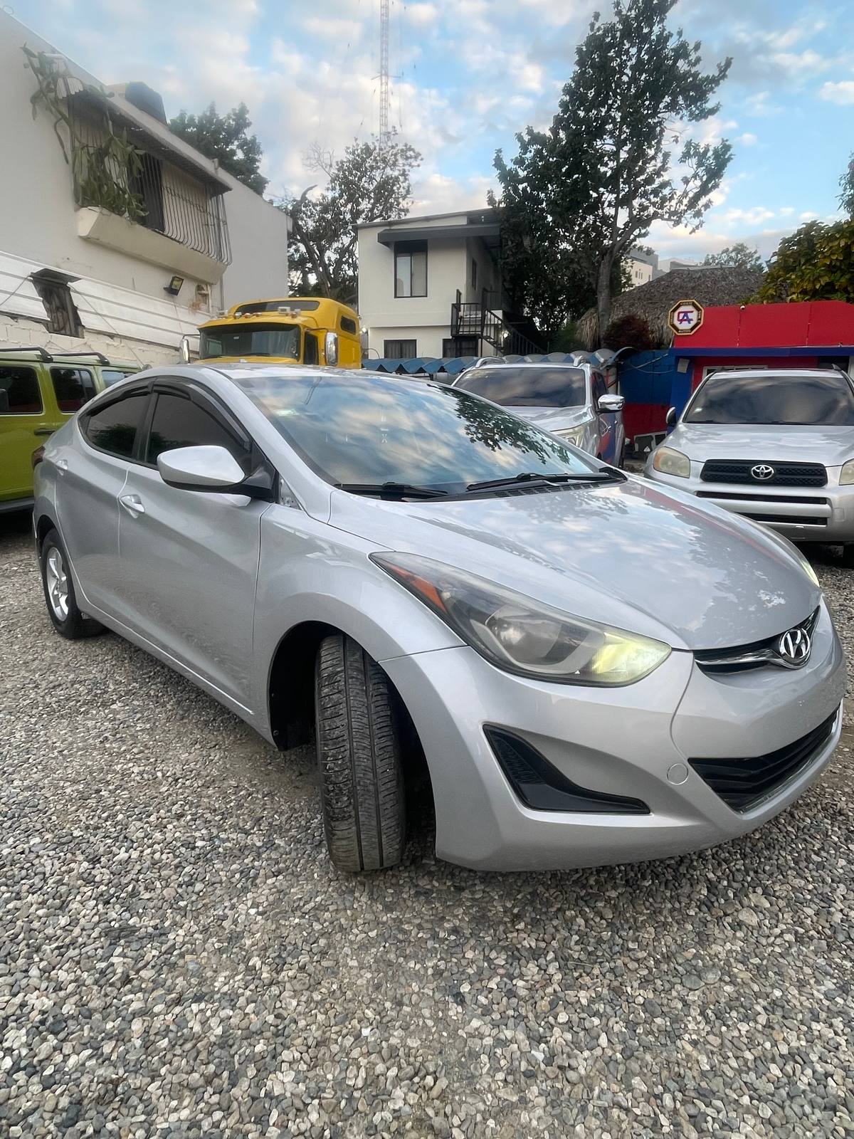 Hyundai Elantra 2015 - miniatura 3