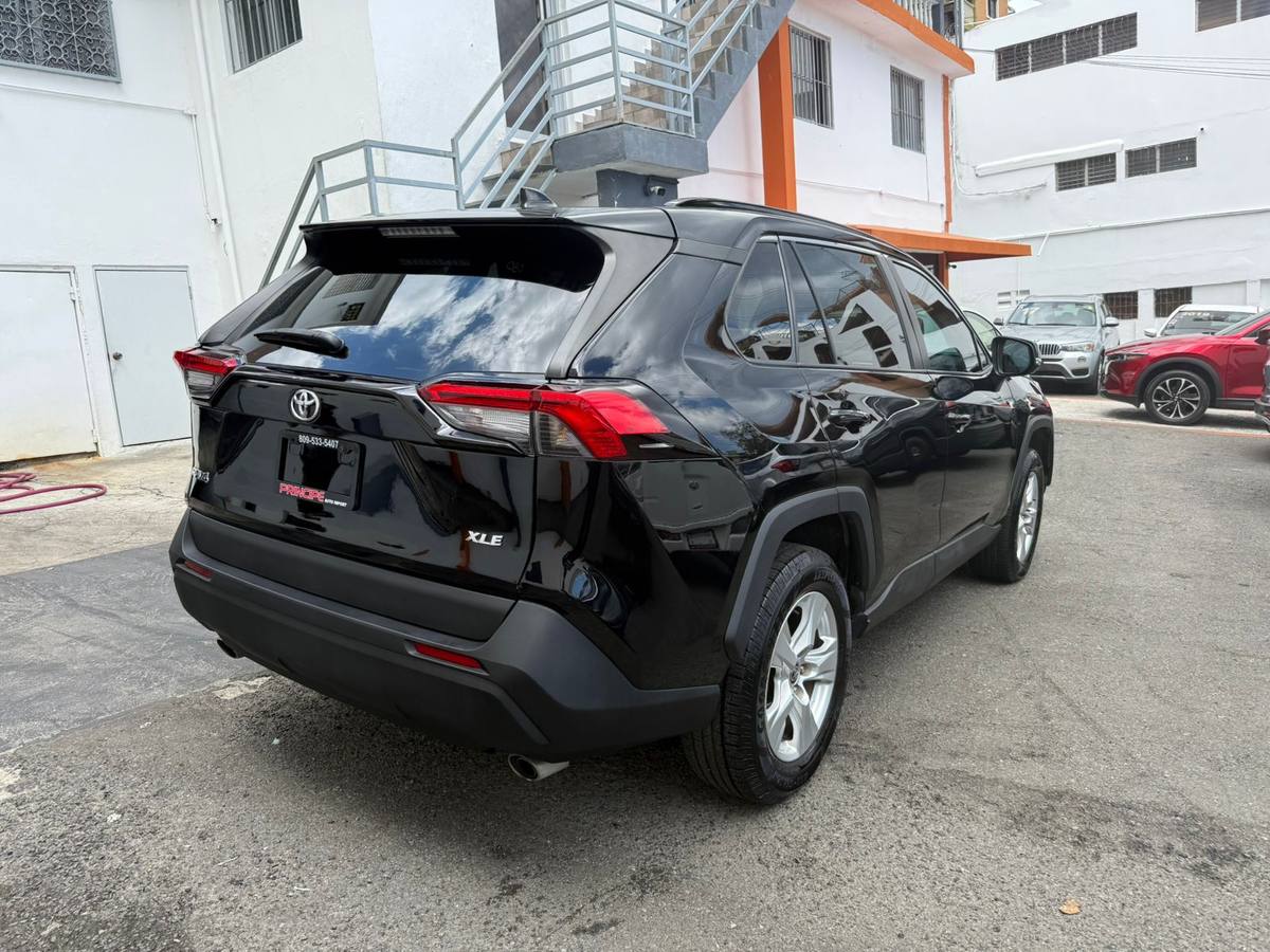 Toyota RAV4 XLE 2021 - miniatura 4