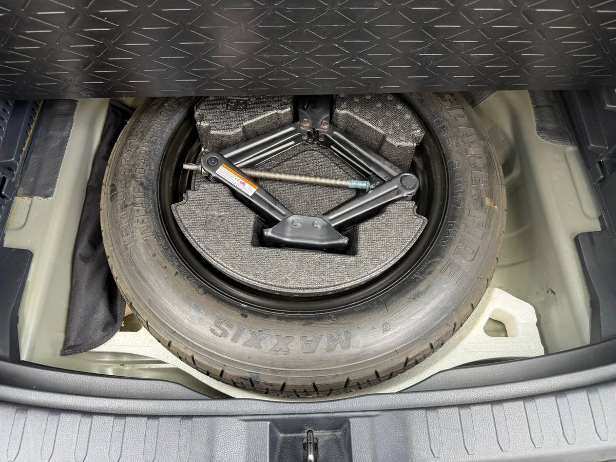 Toyota RAV4 XLE 2021 - miniatura 9