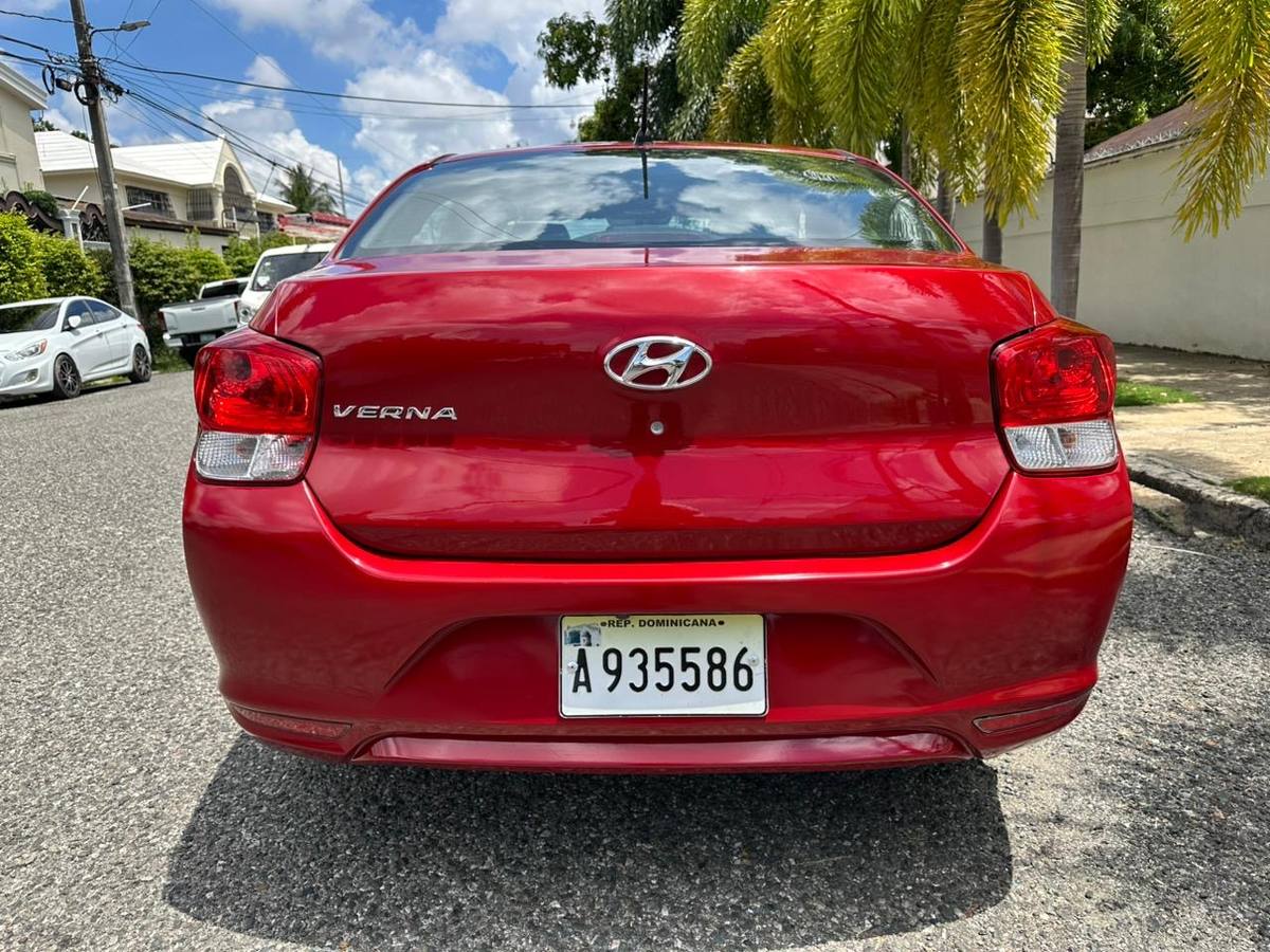 Hyundai Verna 2022 - miniatura 6