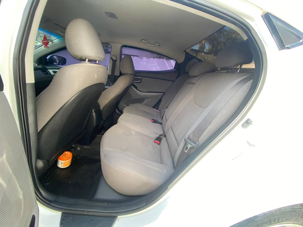 Hyundai Elantra SE 2015 - miniatura 4