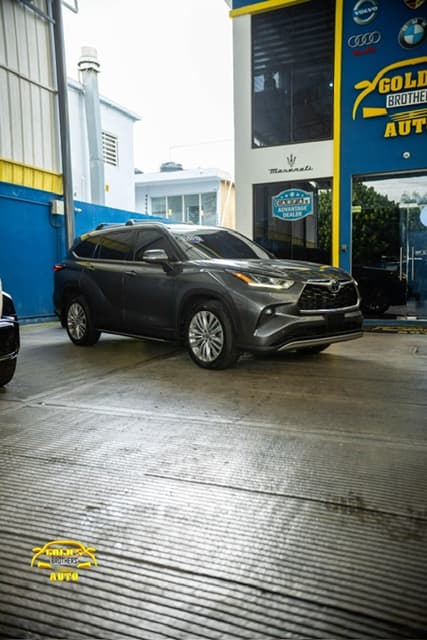 2023 Toyota Highlander Platinum usado en venta por Golds Brothers Auto SRL