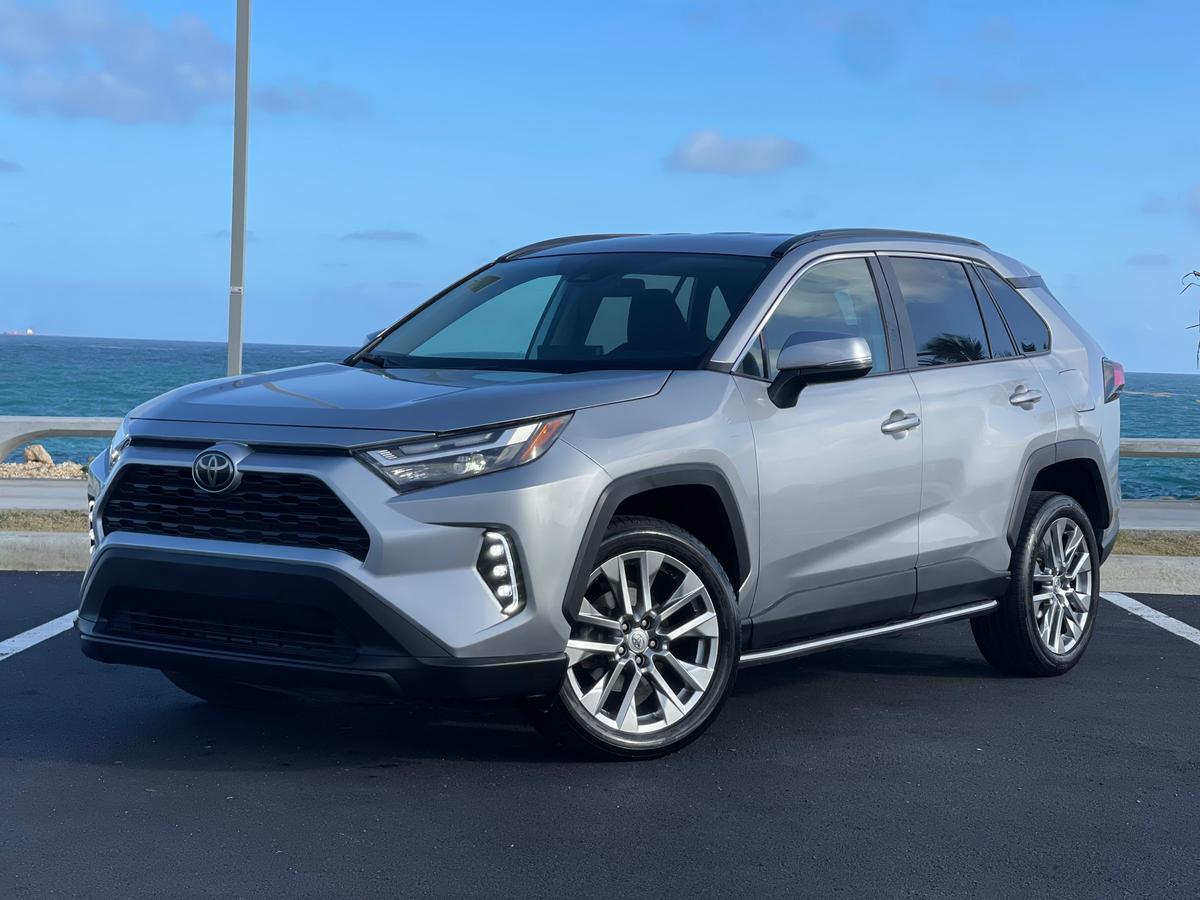 2024 Toyota RAV4 XLE usado en venta por AQUIN RD SRL 