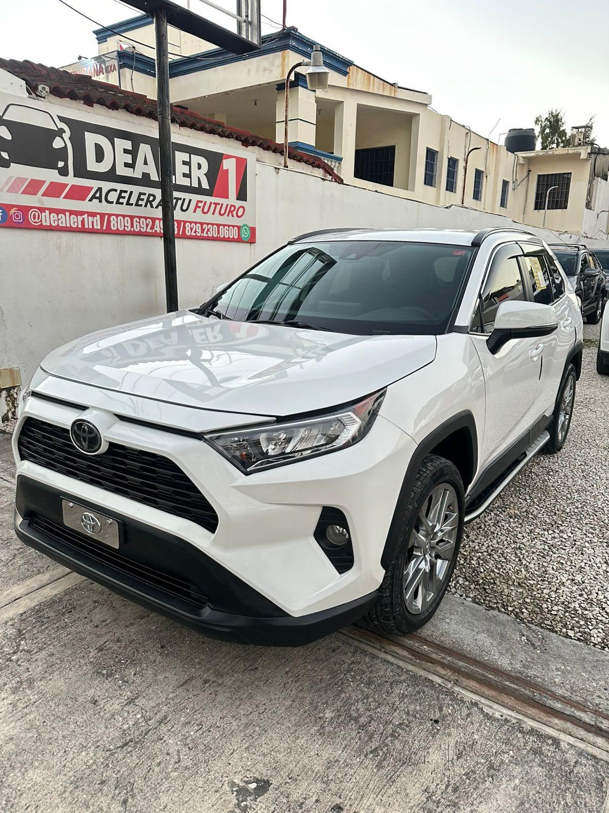 Toyota RAV4 XLE 2021 en venta - vista principal