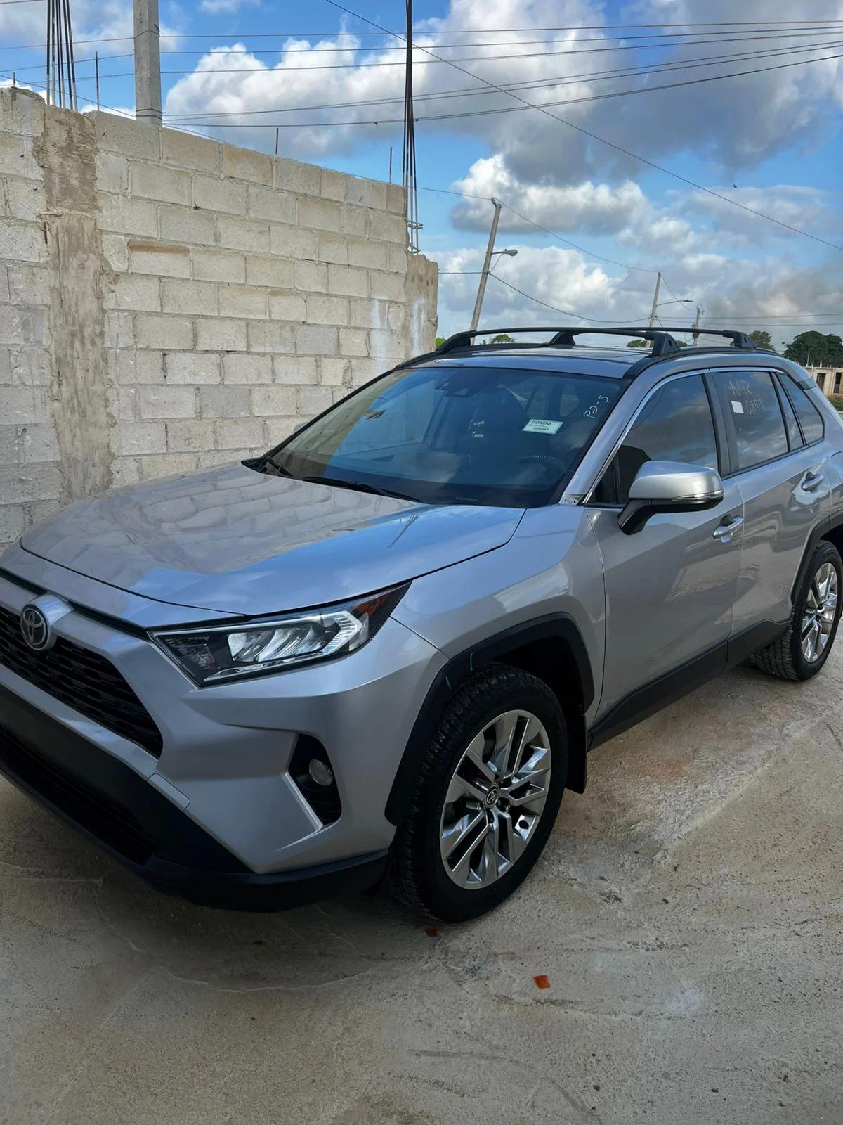 Toyota RAV4 XLE 2020 en venta - vista principal